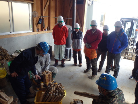 いわて林業アカデミー研修での薪づくりの様子